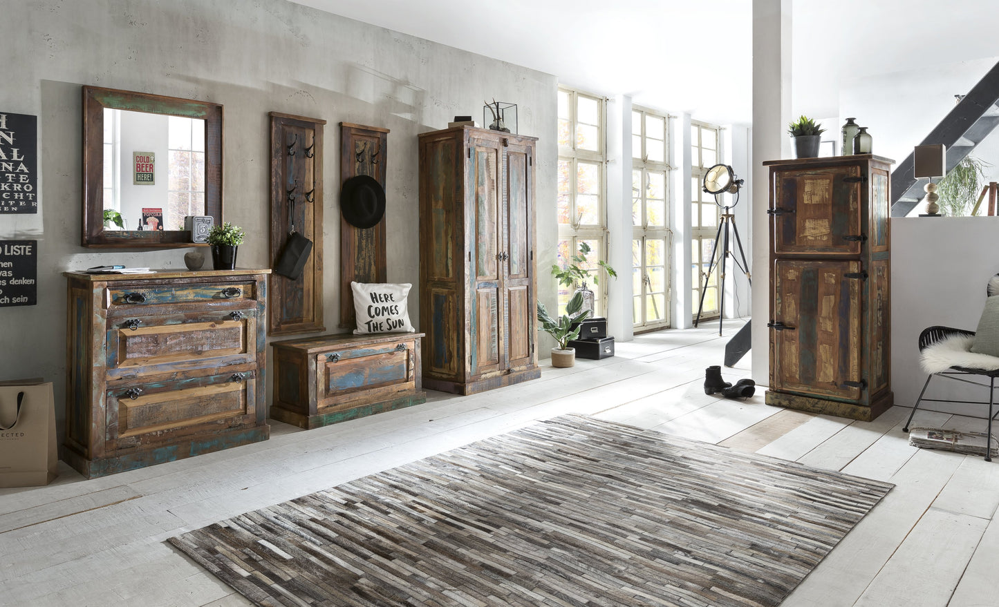 Garderobenschrank 2 Tueren innen 3 Boeden der unterste fest 1 lose Kleiderstange 117 cm vom Boden entfernt Rueckwand Massivholz Fachmasse BT 645 695x39 cm Hoehe von oben nach unten 39 41 37 37 39 cm