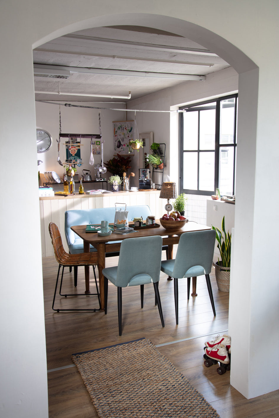 Tom Tailor Stuhl 2er-Set T-Velvet Chair Sitz und Ruecken gepolstert celadon Bezug 100Prozent PES TOM TAILOR Flaglabel seitlich Gestellstaerke 25x25 mm Sitzhoehe 47 cm Sitzbreite 46 cm Sitztiefe 47 cm