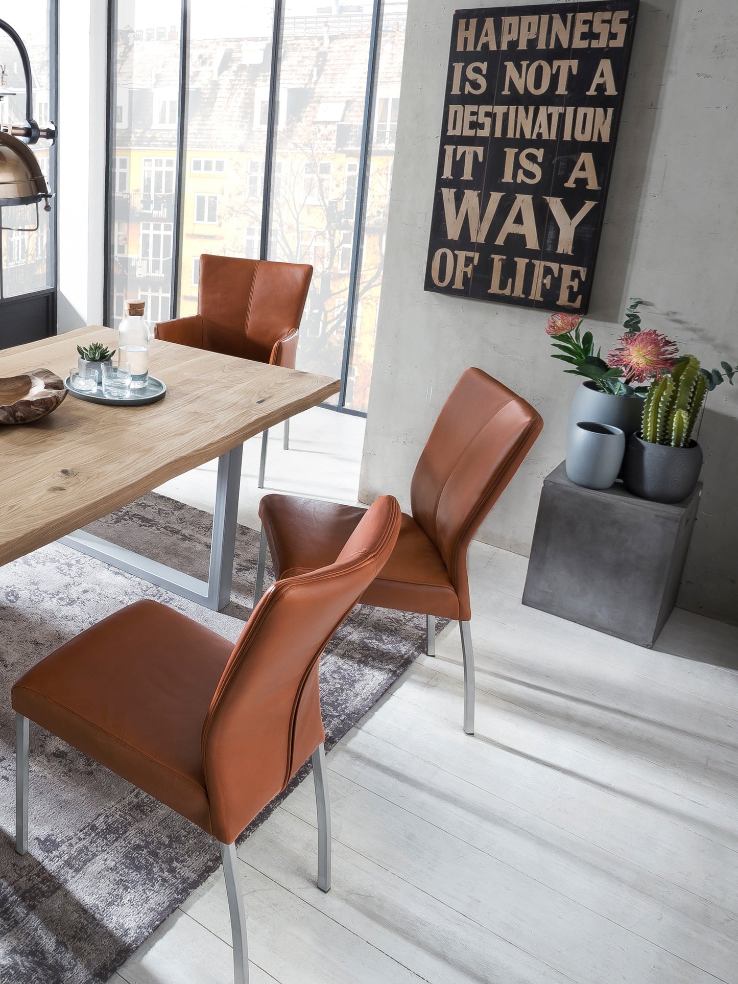 Tisch 200x100 cm Wildeiche silbernes Gestell mit Baumkante wie gewachsen Plattenstaerke 20 mm auf 40 mm aufgedoppelt Platte aus durchgehenden Lamellen Abstand zwischen den Beinen 151 cm Abstand Gestell zur Kante 165 cm Gestellbreite 8 cm