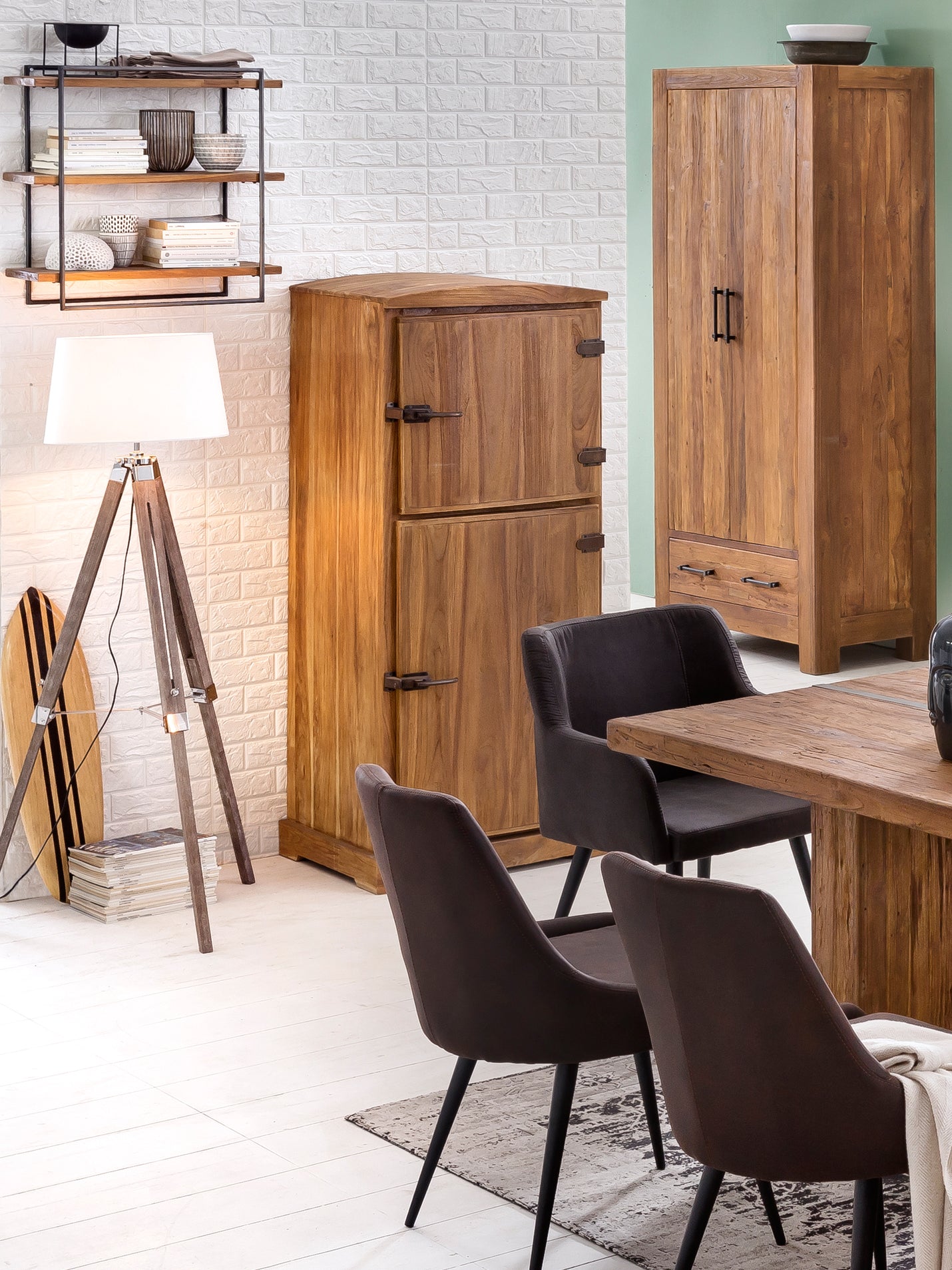 Tisch 240x100 cm mit Eisenband Plattenstaerke 30 mm auf 60 mm aufgedoppelt Beinmasse 15x50 cm Abstand zu den Beinen an der kurzen Seite 30 cm an der langen Seite 25 cm Abstand zwischen den Beinen 150 cm