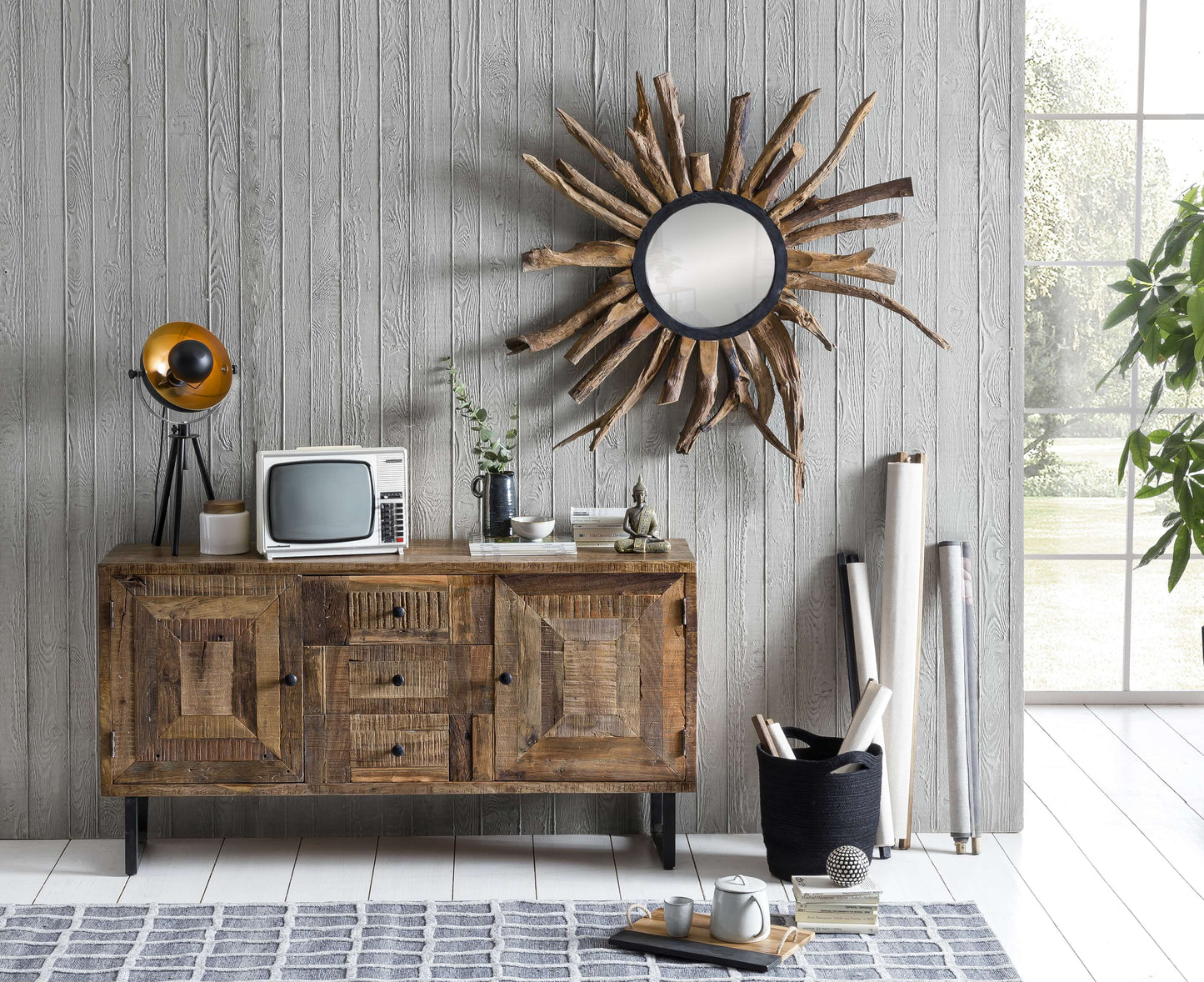 Spiegel rund mit sonnenfoermigen Rahmen