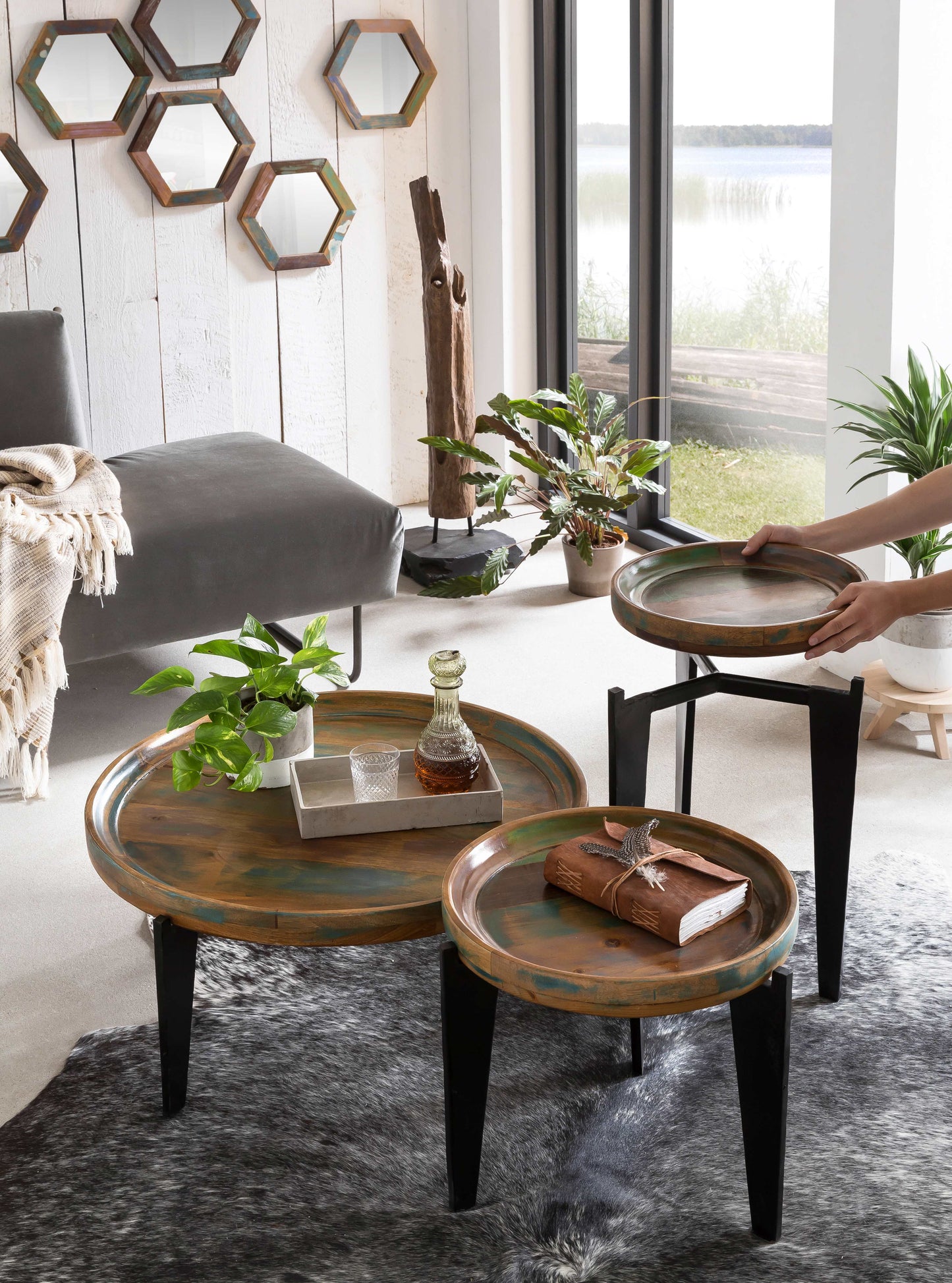 Beistelltisch mit abnehmbarem Tablett Plattenstaerke 20 mm auf 50 mm aufgedoppelt Beine oben 75 cm unten 3 cm breit