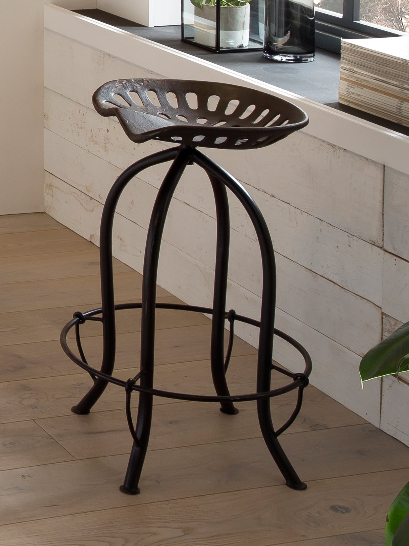 Barhocker aus einem recycelten Traktorsitz Sitzhoehe ca 71 cm