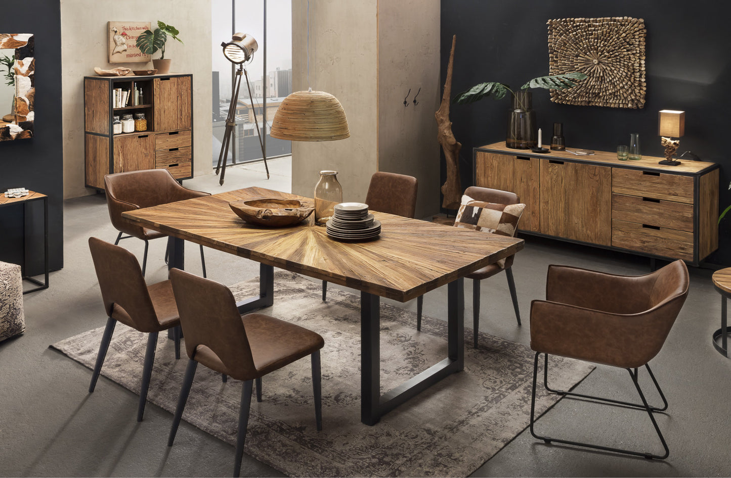 Tisch 200x100 cm Platte Teak mit Sonnenmuster schwarzes Kufen-Gestell Plattenstaerke 50 mm Breite der Vierkantrohre 6 cm ueberstand 20cm