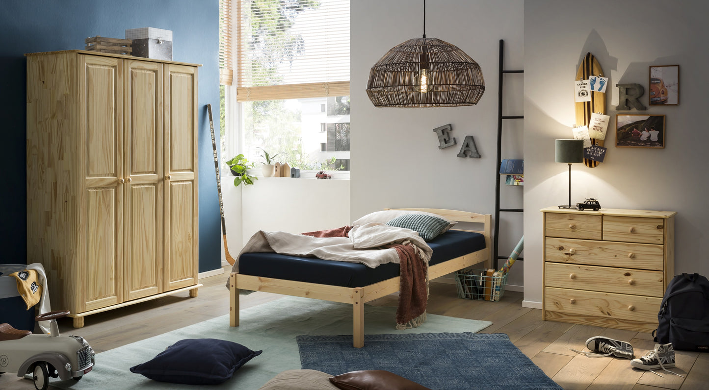 Kleiderschrank 3 Tueren links 1 Kleiderstange und Boeden rechts 3 variable Boeden