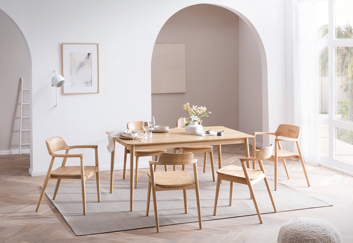 Tisch 160x90 cm Sungkaiholz naturfarbig Bietet Platz fuer 4-6 Personen Abstand zwischen den Beinen oben ca 130 cm unten ca 150 cm Abstand vom Boden bis Unterseite Tischkante ca 66 cm