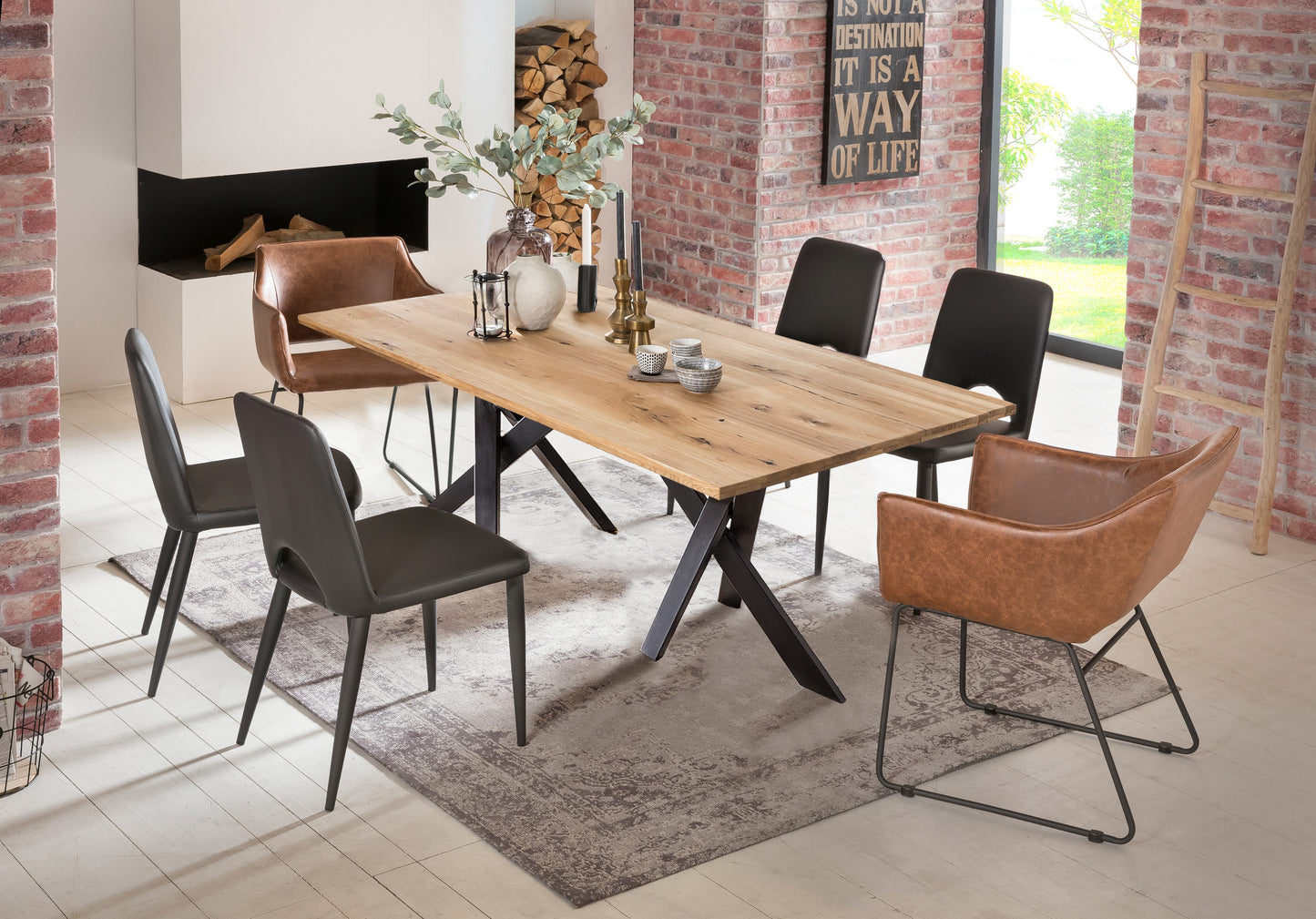Tisch 200x100 cm Platte Wildeiche geoelt Gestell antikschwarz Plattenstaerke 20 mm auf 40 mm aufgedoppelt aus durchgehenden Lamellen Rechteckrohre 8x4 cm