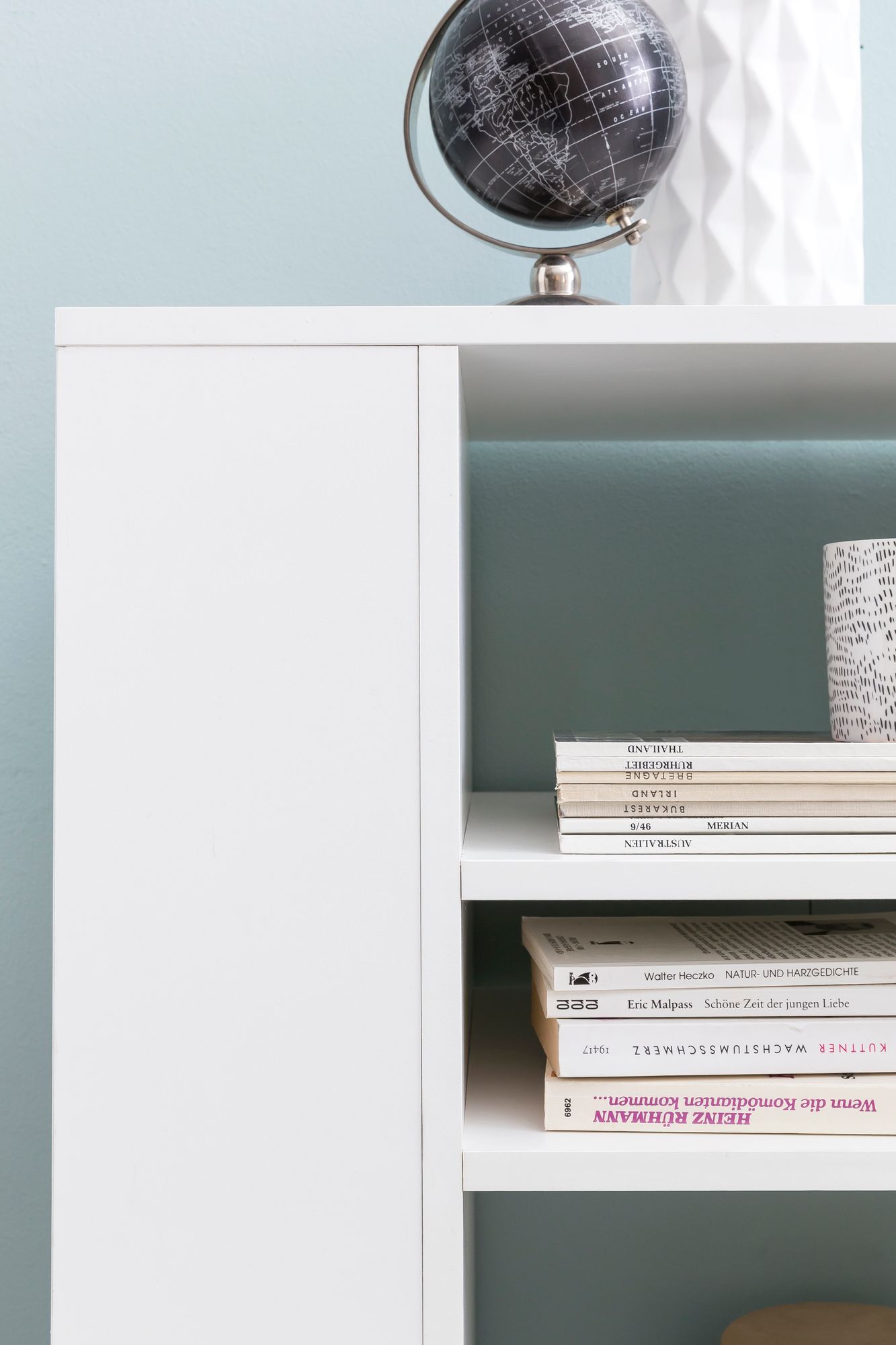 Regal WL5.694 Weiss 60 mal 75 mal 35 cm Regalwagen mit Rollen Holz Schmales Kuechen Regal Telefontisch Rollwagen Modern Buecher Regal schmal Standcontainer hoch