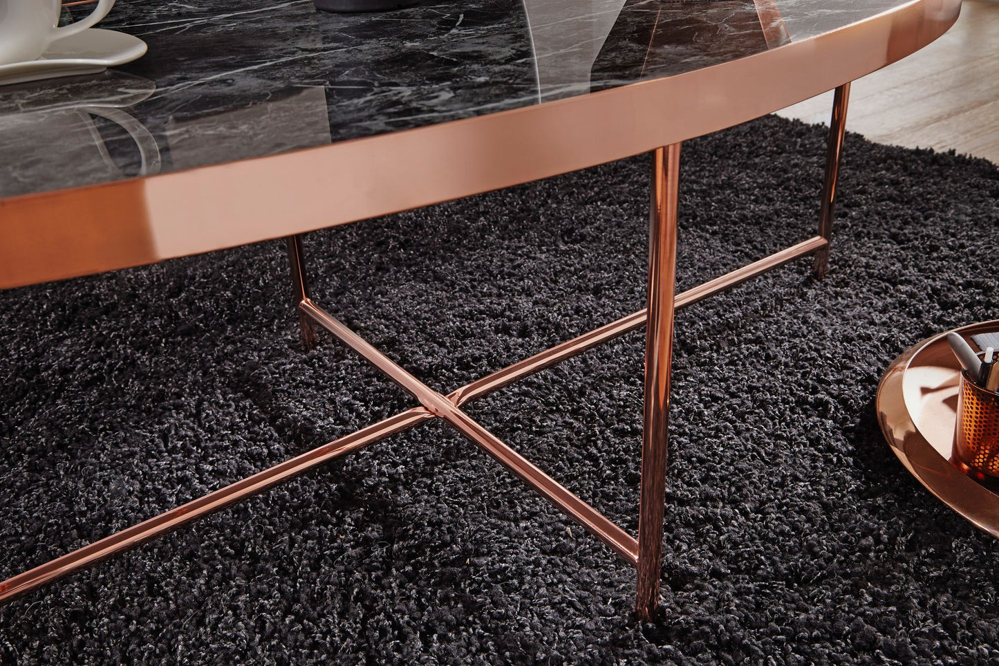 Design Couchtisch Marmor Optik Schwarz Oval 110 mal 56 cm mit Kupfer Metallgestell Grosser Wohnzimmertisch Lounge Tisch