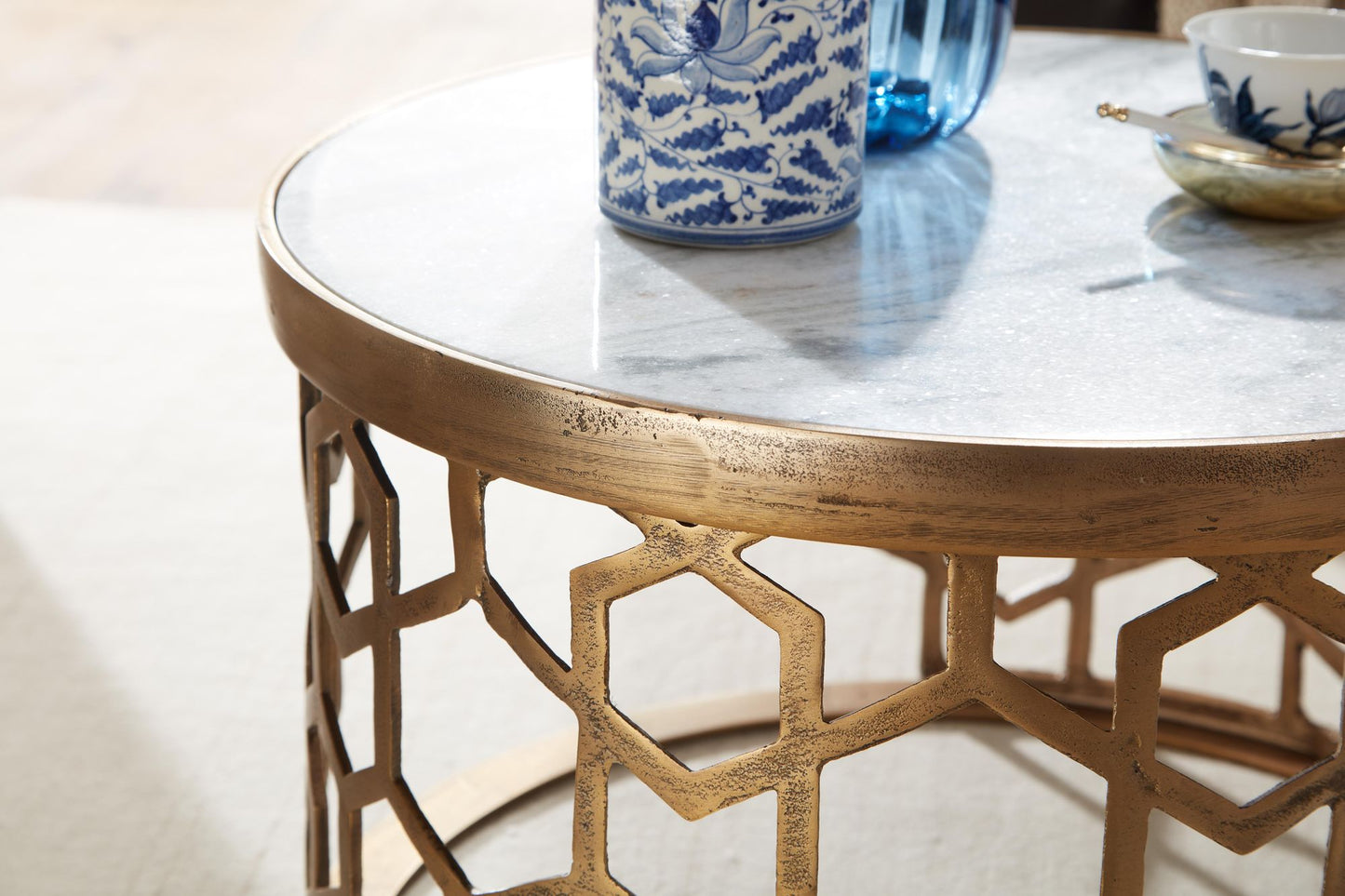 Couchtisch Echter Marmor Weiss 60 mal 60 mal 36 cm Sofatisch Metall Gold Design Wohnzimmertisch Rund Kleiner Kaffeetisch Modern Beistelltisch Anstelltisch Wohnzimmer