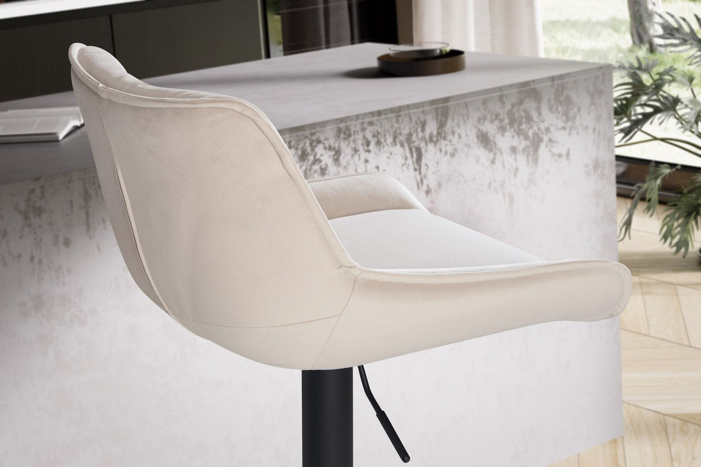Barhocker Samt Beige Hocker mit Lehne 86 106 cm Kuechenhocker Hoehenverstellbar Modern 100 kg Design Barstuhl Tresenhocker mit Metall Trompetenfuss Bistrohocker Gepolstert
