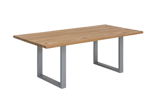 Tisch 160x90 cm Wildeiche silbernes Gestell   mit Baumkante wie gewachsen Plattenstaerke 20 mm auf 40 mm aufgedoppelt Platte aus durchgehenden Lamellen Abstand zwischen den Beinen 113 cm Abstand Gestell zur Kante 155 cm Gestellbreite 8 cm