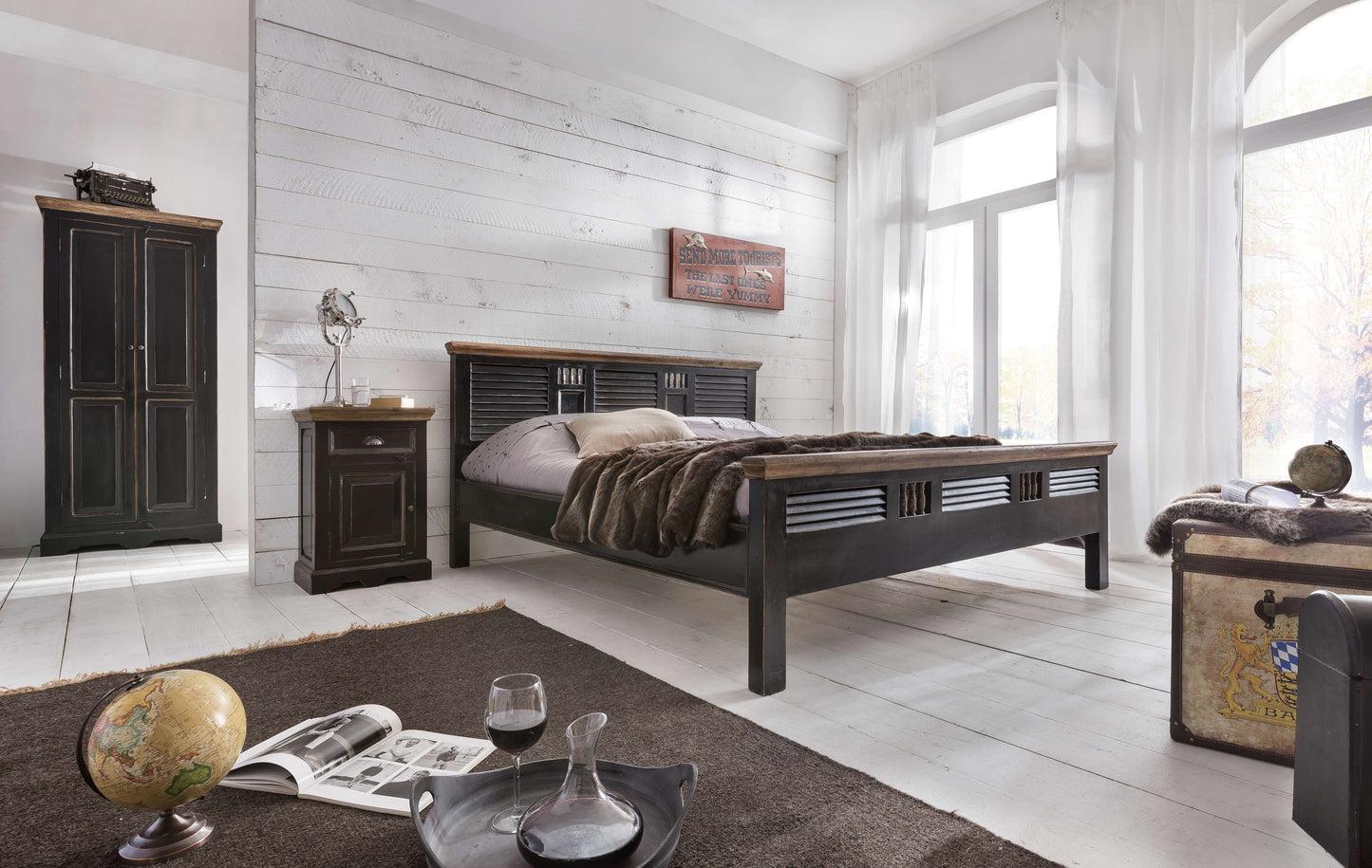 Schrank 2 Tueren 3 Einlegeboeden oben und mittig herausnehmbar 1 lose Kleiderstange Innenmasse 68x37x155 cm Fachmasse  69x39x385 cm