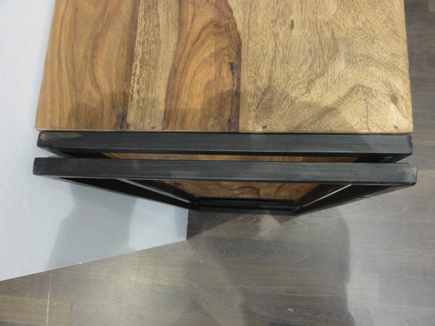 Kommode 2 Tueren 2 Schubladen 1 durchgehender fester Boden Fachinnenmasse BT 87x36 cm unten 32 cm oben 26 cm Schubladen innen  37x29x10 cm Materialstaerke 15 mm Belastbarkeit der Boeden 40 kg Gesamtbelastbarkeit 100 kg 10 cm zwischen Unterkante und Boden