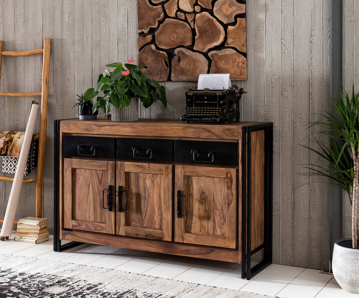 Sideboard 3 Tueren 3 Schublaeden 1 langer und 1 kurzer loser Boden hinter den Tueren Fachinnenmasse 83x345x26 cm und 415x345x26 cm Schubladeninnenmasse 35x315x11 cm