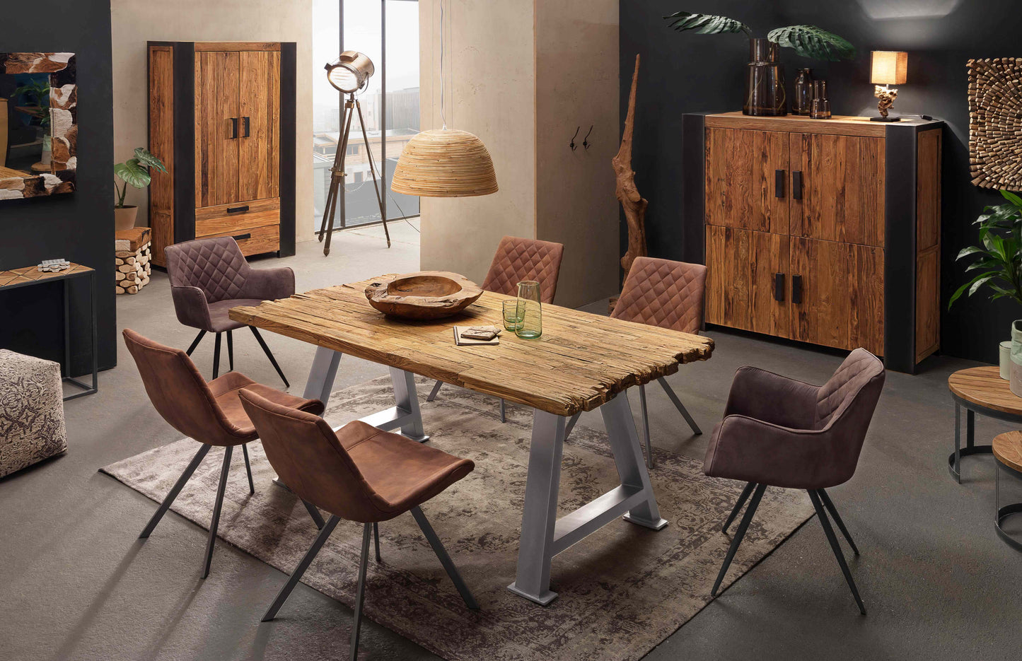 Tisch 240x100 cm Platte Teak mit Bruchkante silbernes A-Gestell Plattenstaerke auf 50 mm aufgedoppelt Abstand zwischen Beinen 170 cm ueberstand 19cm