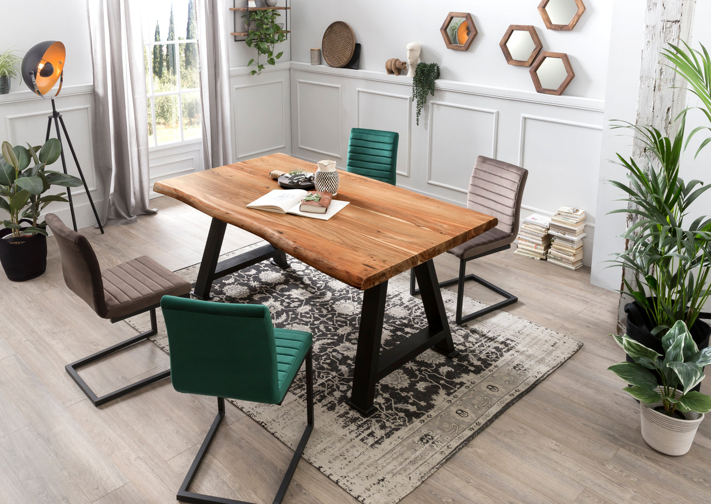 Tisch 180x90 cm Platte Akazie 36 mm mit Baumkante schwarzes A-Gestell Plattenstaerke 36 mm ueberstand 19cm