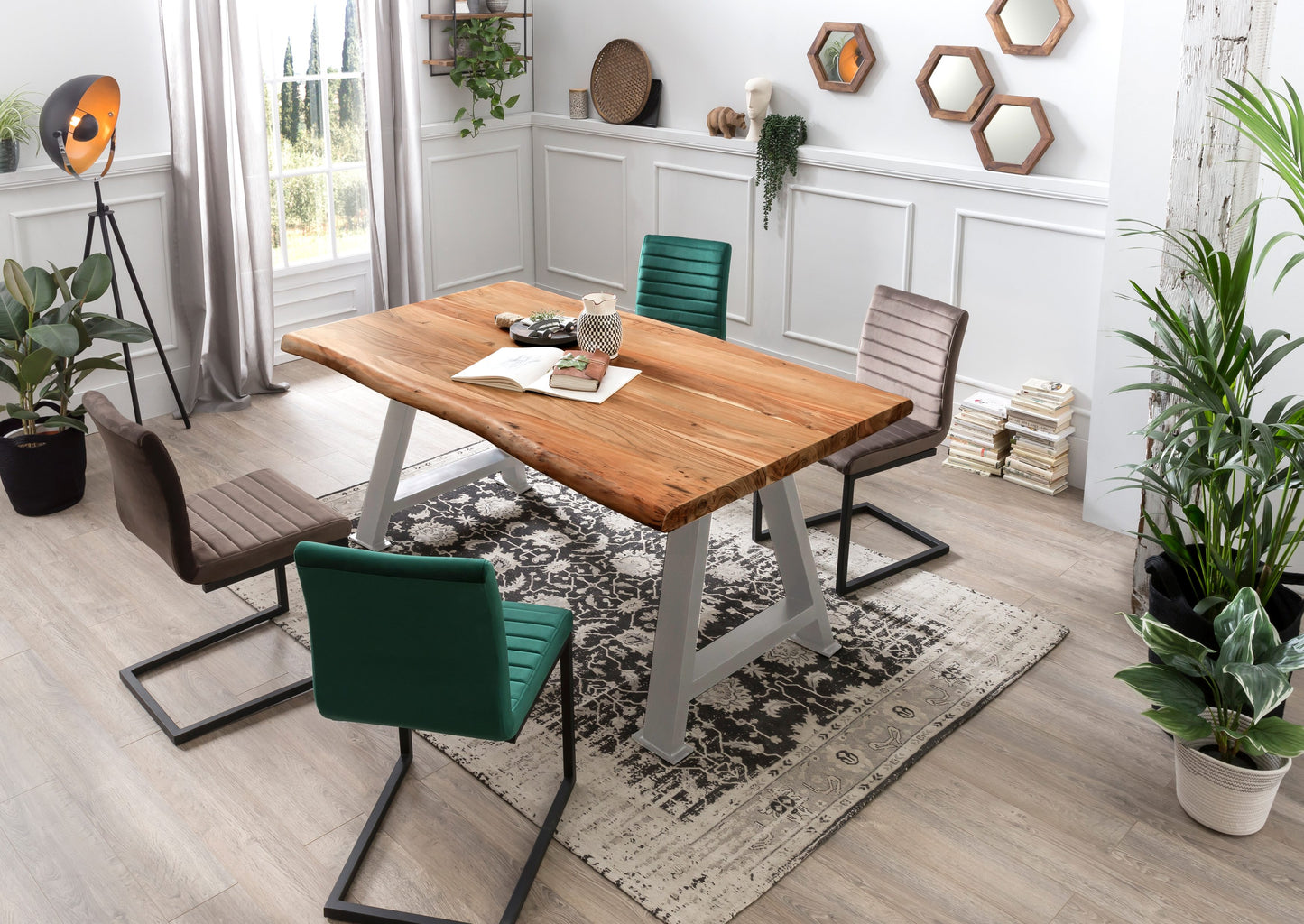 Tisch 180x100 cm Platte Akazie 56 mm mit Baumkante silbernes A-Gestell Plattenstaerke 56 mm ueberstand 19cm