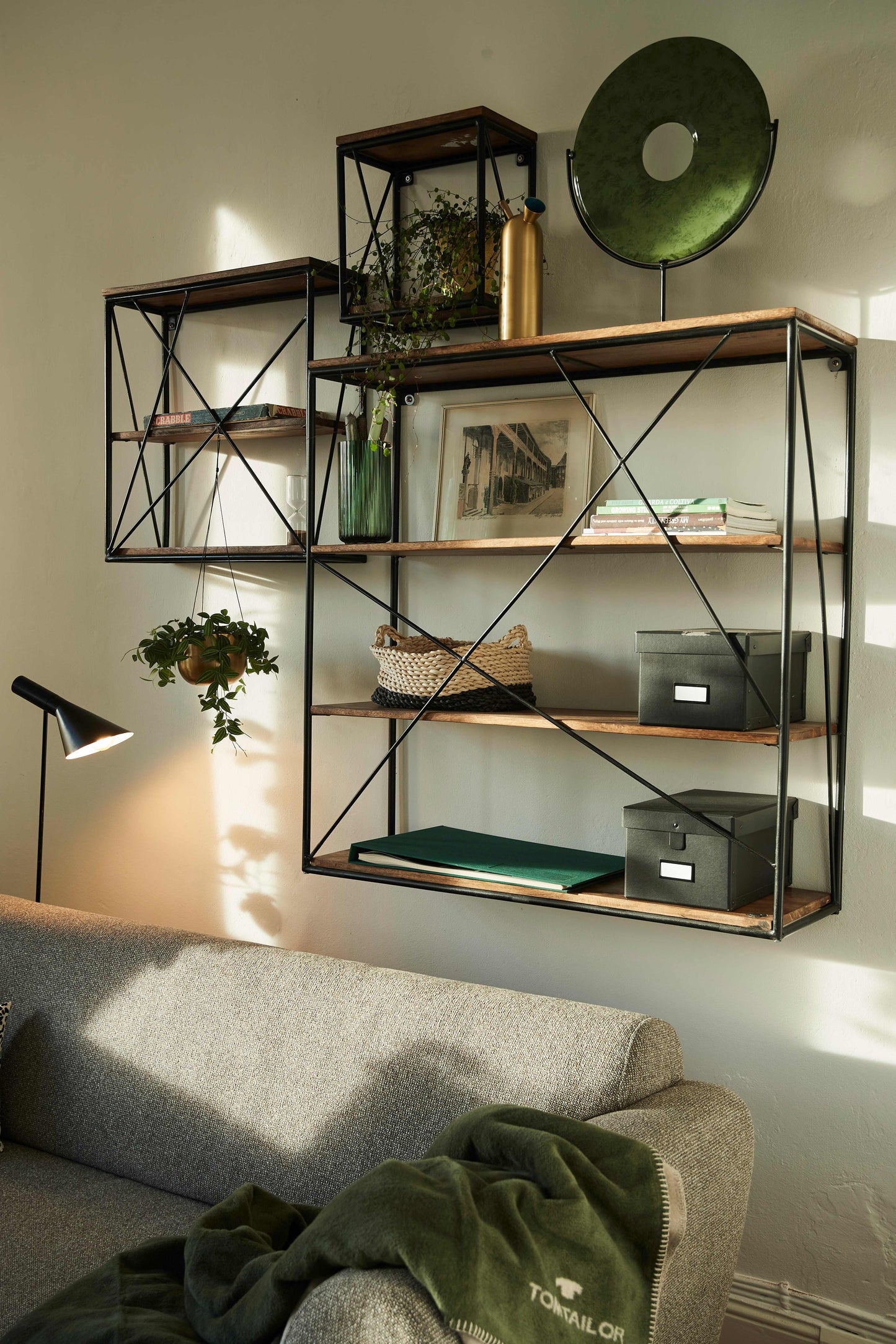 Tom Tailor Wandregal   T-Nest Shelf Wall & Nightstand 3 Boeden asymmetrische Stahlverstrebungen