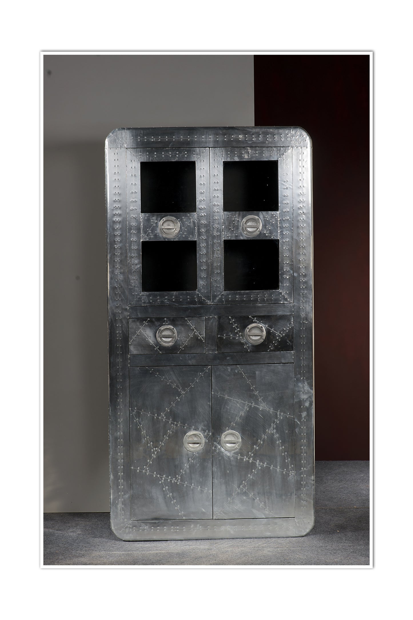 Vitrine 4 Tueren 2 Schubladen oben und unten je 1 Boden Fachmasse oben 86x36x345 cm Schubladeninnenmasse 285x18x115 cm