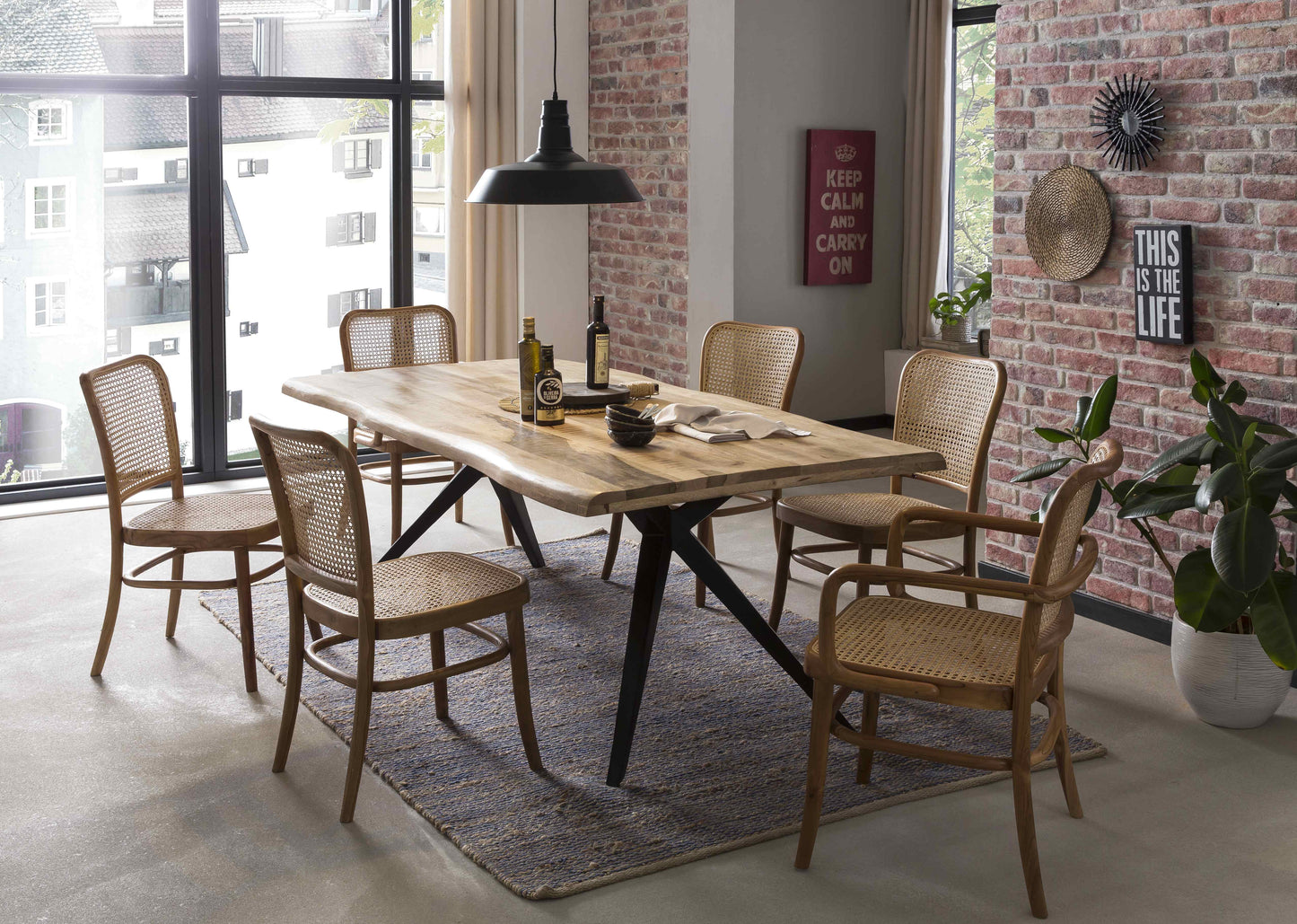 Tisch 200x100 cm Platte Mango mit Baumkante extravagantes schwarzes Gestell Plattenstaerke aufgedoppelt auf 56 mm