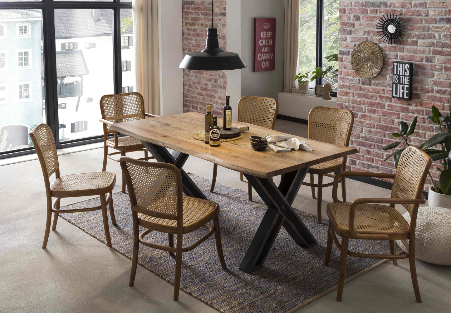 Tisch 200x100 cm Platte Akazie massiv gebeizt lackiert und gewachst Gestell used look klar lackiert Plattenstaerke 36 mm Abstand zwischen den Beinen  130 cm Rohr 10 x 10 cm Wandstaerke 14 mm untere Hoehe der Kreuzung 28 cm obere Hoehe 45 cm