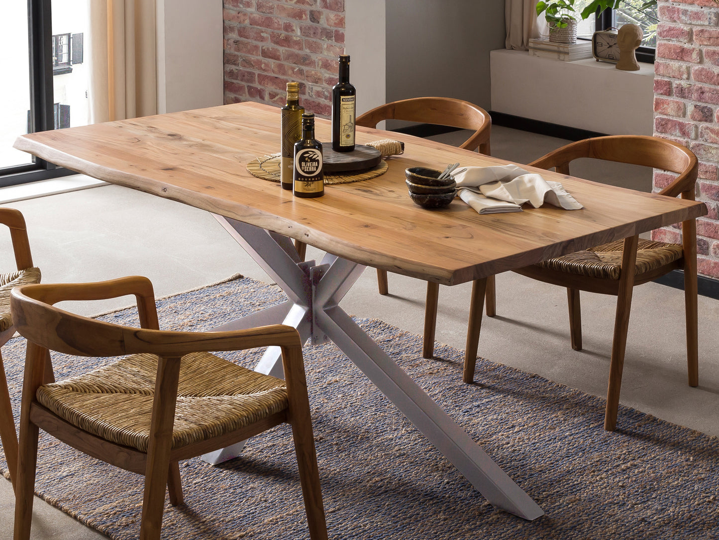 Tisch 180x90 cm Akazie natur mit Baumkante wie gewachsen und silbernem Stern-Gestell Plattenstaerke 36 mm Vierkantrohre 6x6 cm