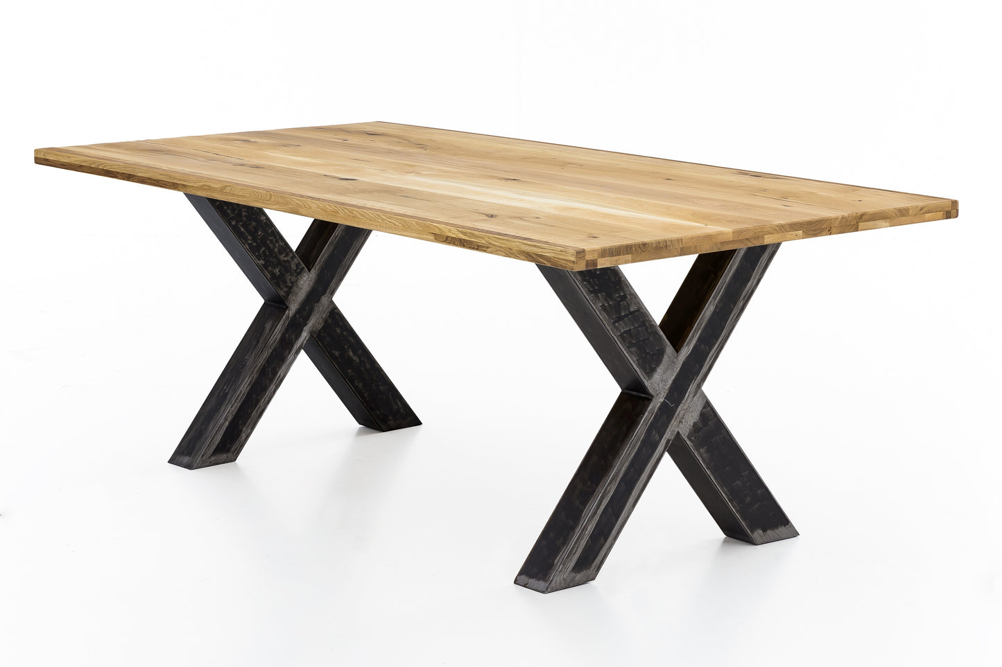 Tisch 200x100 cm Platte Wildeiche X-Gestell im Used-Look Plattenstaerke 20 mm auf 40 mm aufgedoppelt Abstand zwischen den Beinen  130 cm Rohr 10 x 10 cm Wandstaerke 14 mm untere Hoehe der Kreuzung 28 cm obere Hoehe 45 cm