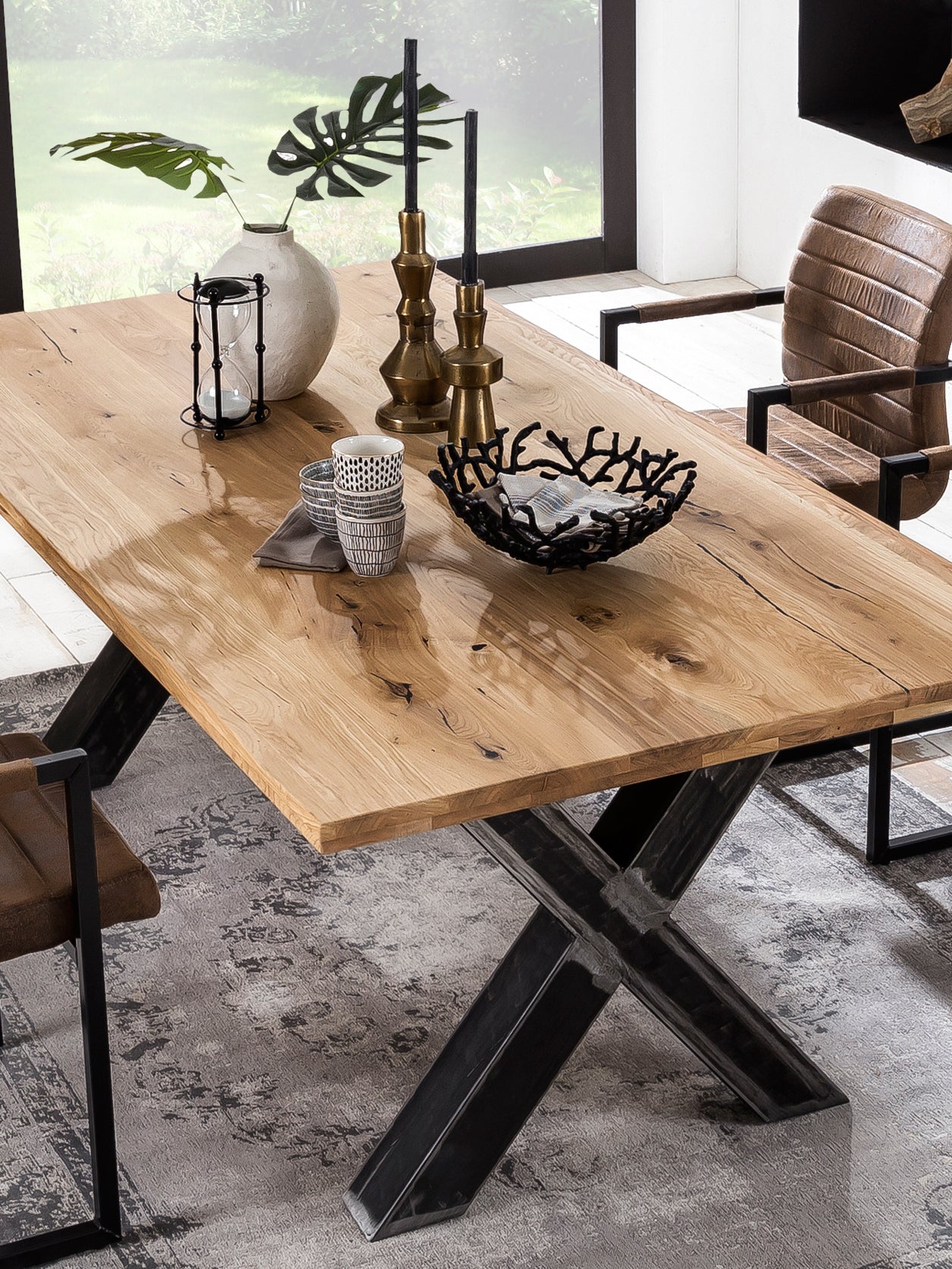 Tisch 200x100 cm Platte Wildeiche X-Gestell im Used-Look Plattenstaerke 20 mm auf 40 mm aufgedoppelt Abstand zwischen den Beinen  130 cm Rohr 10 x 10 cm Wandstaerke 14 mm untere Hoehe der Kreuzung 28 cm obere Hoehe 45 cm
