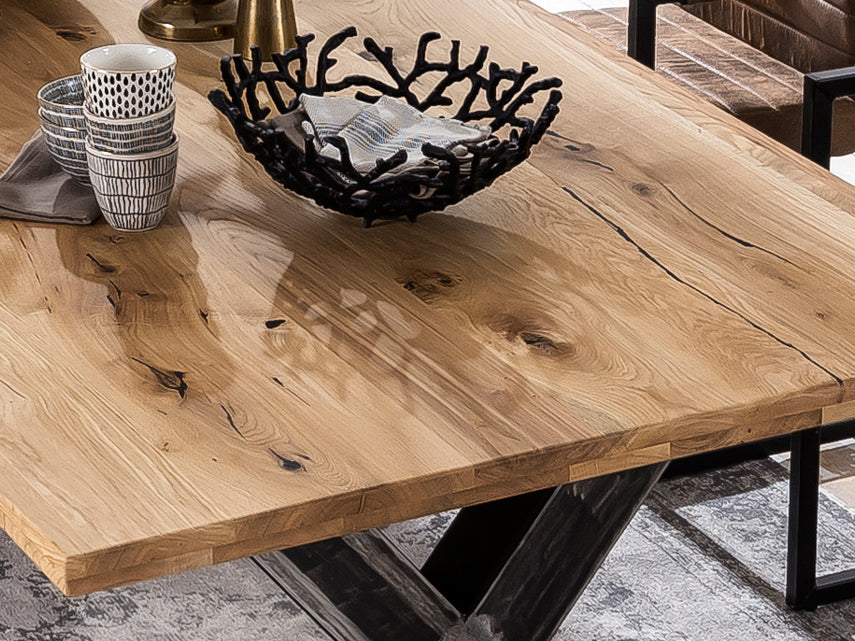 Tisch 200x100 cm Platte Wildeiche X-Gestell im Used-Look Plattenstaerke 20 mm auf 40 mm aufgedoppelt Abstand zwischen den Beinen  130 cm Rohr 10 x 10 cm Wandstaerke 14 mm untere Hoehe der Kreuzung 28 cm obere Hoehe 45 cm