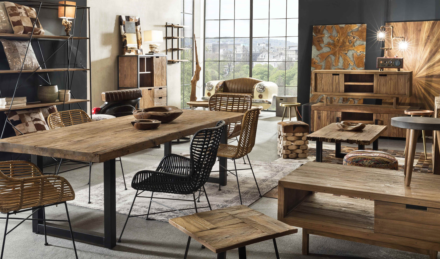 Tisch 200x100 cm recyceltes Teak natur mit schwarzem Kufengestell Plattenstaerke 20 mm auf 50 mm aufgedoppelt Abstand Gestell bis kurze Seite 255 cm Abstand Gestell bis lange Seite 125 cm Gestellbreite 6 cm