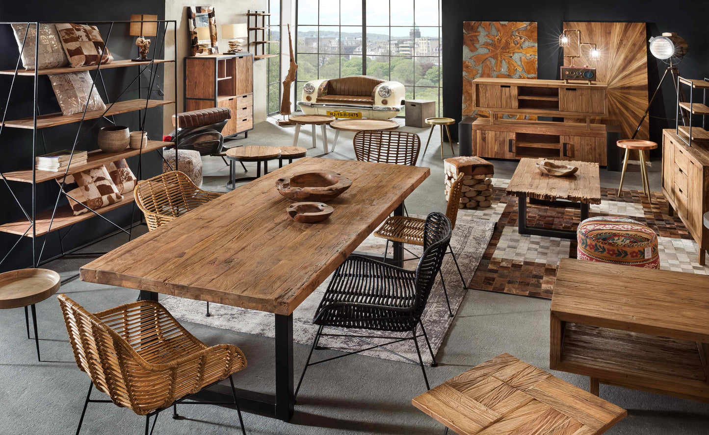 Tisch 200x100 cm recyceltes Teak natur mit schwarzem Kufengestell Plattenstaerke 20 mm auf 50 mm aufgedoppelt Abstand Gestell bis kurze Seite 255 cm Abstand Gestell bis lange Seite 125 cm Gestellbreite 6 cm