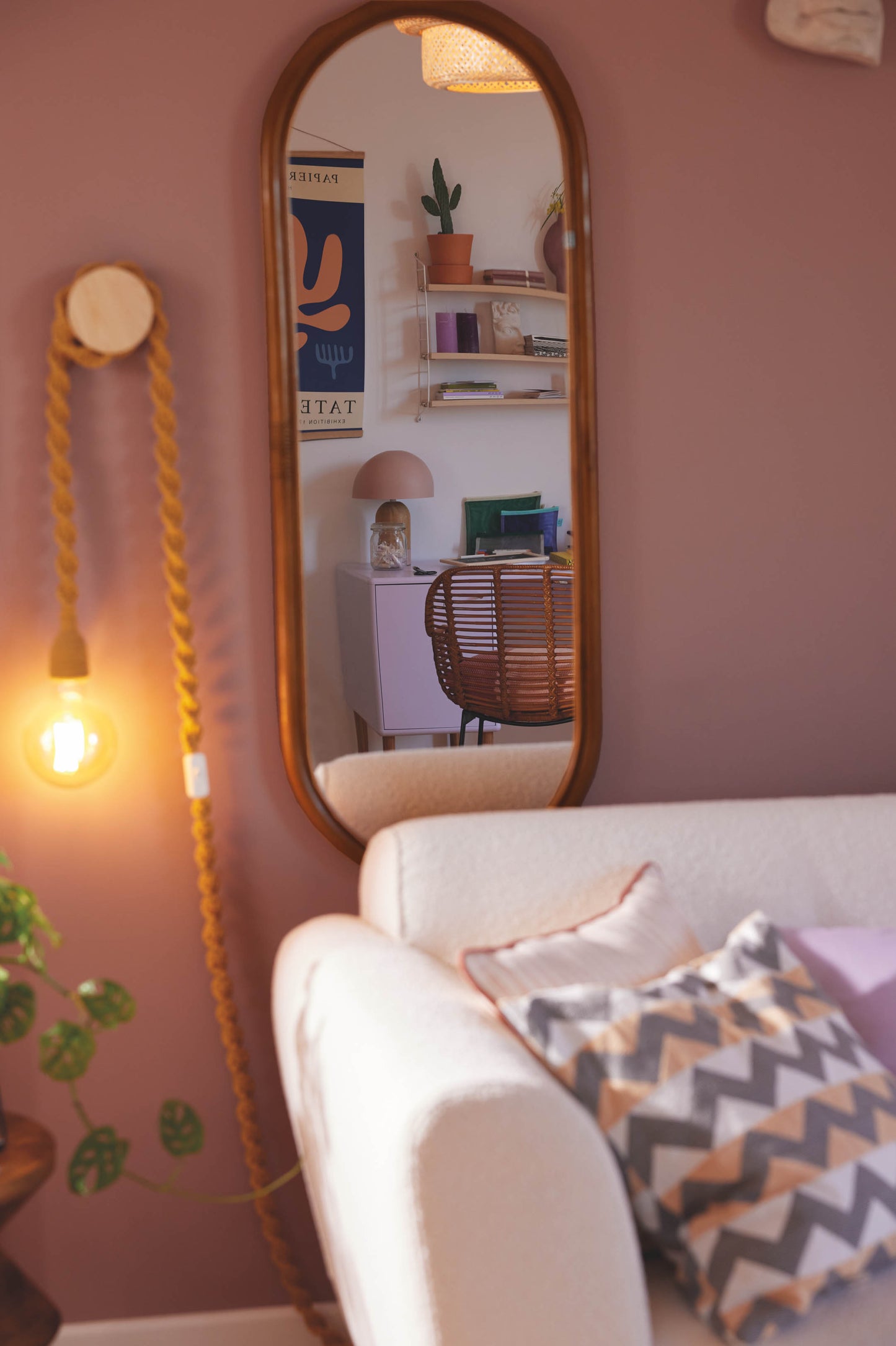 Spiegel TOM TAILOR   oval mit Rattanrahmen mit TOM TAILOR Metallring am Rahmen