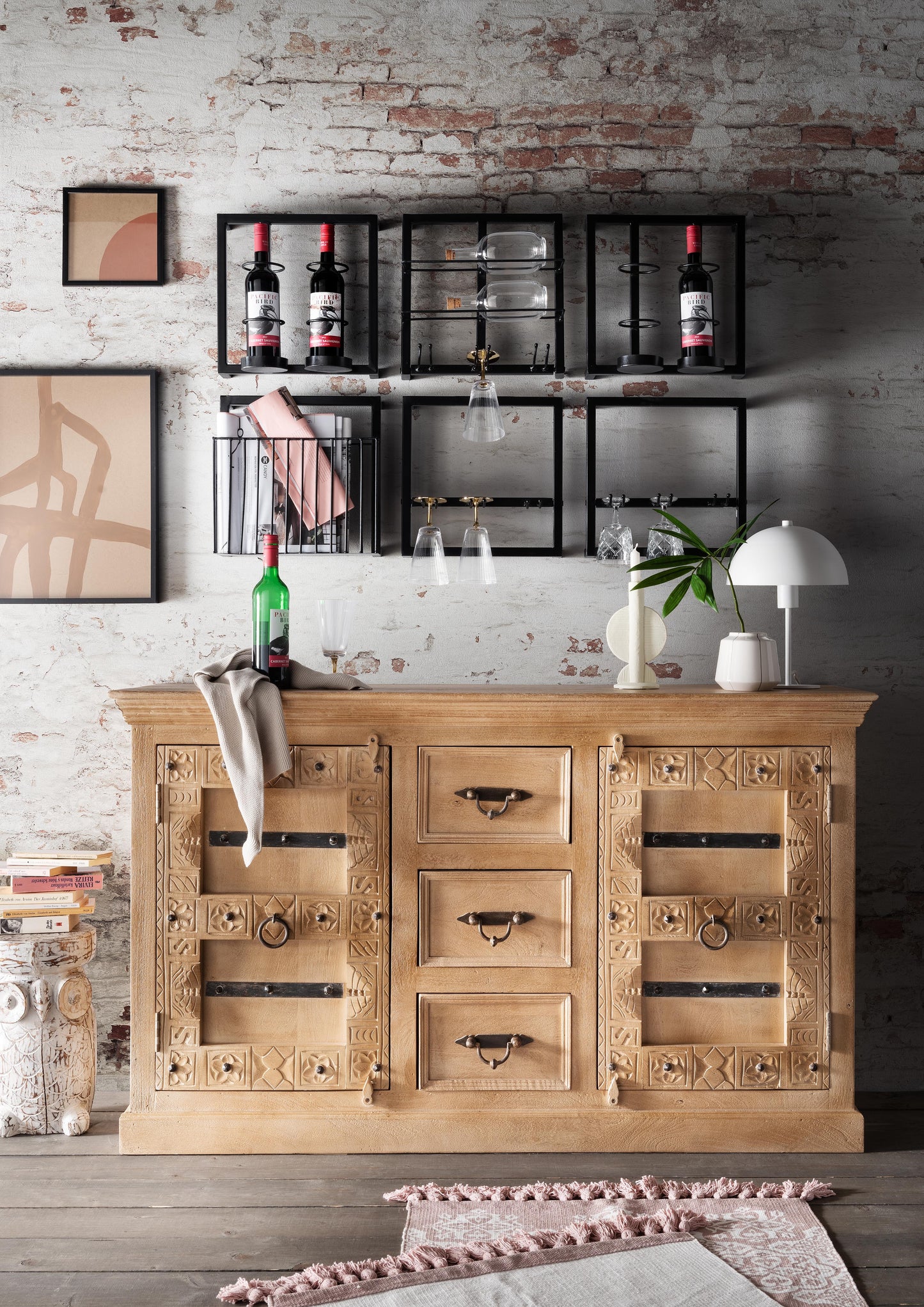 Sideboard 2 Tueren 3 Schubladen je 1 fester Boden hinter den Tueren Fachmasse 44x34x33 cm Schubladeninnenmass 275x31x175 cm Schubladenschienen aus Holz