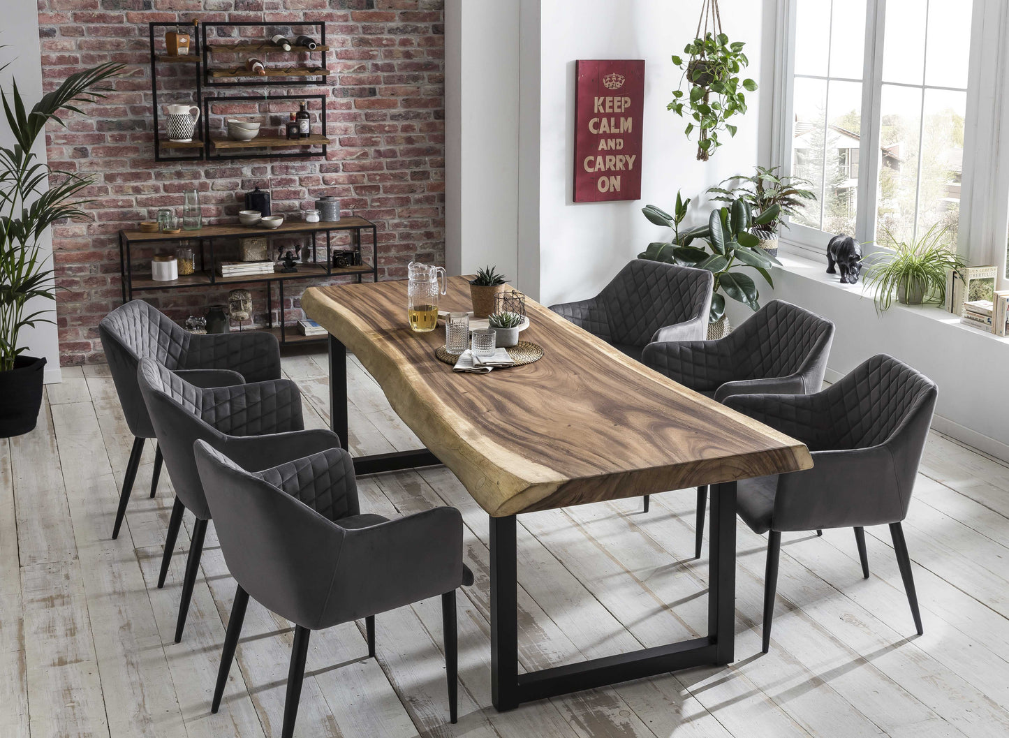 Tisch 250x90 cm Platte Suarholz 80 mm Gestell schwarz mit Baumkante wie gewachsen Plattenstaerke 80 mm Mass des 4-kt-Rohrs des Gestells 75x75 cm Abstand zwischen den Beinen 215 cm Abstand von Gestell zur kurzen Seite 10 cm