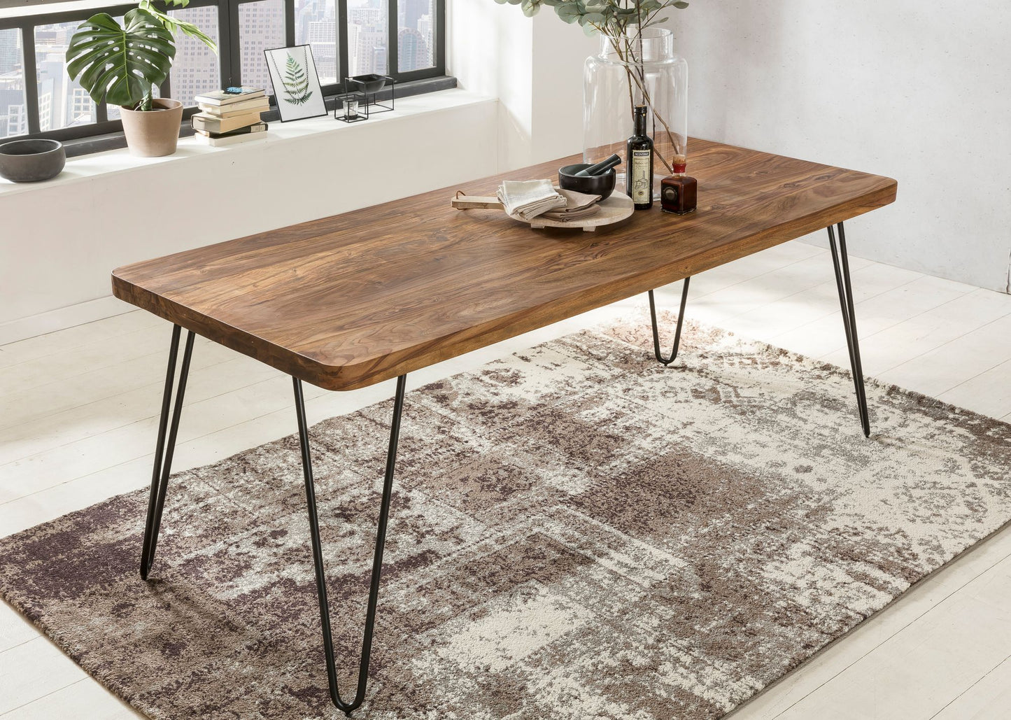 Esstisch BAGLI Massivholz Sheesham 200 mal 80 mal 76 cm Esszimmer Tisch Kuechentisch modern Landhaus Stil Holztisch mit Metallbeinen dunkel braun Natur Produkt Massivholzmoebel