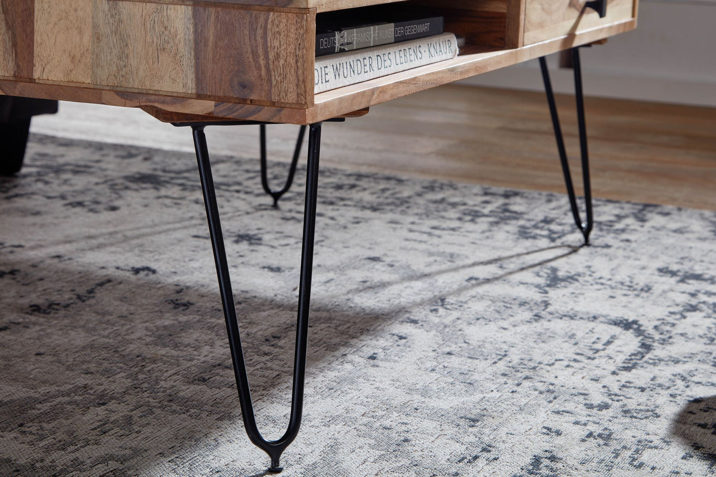 Couchtisch BAGLI Massiv Holz Akazie 110 cm breit Wohnzimmer Tisch Design Metallbeine Landhaus Stil Beistelltisch