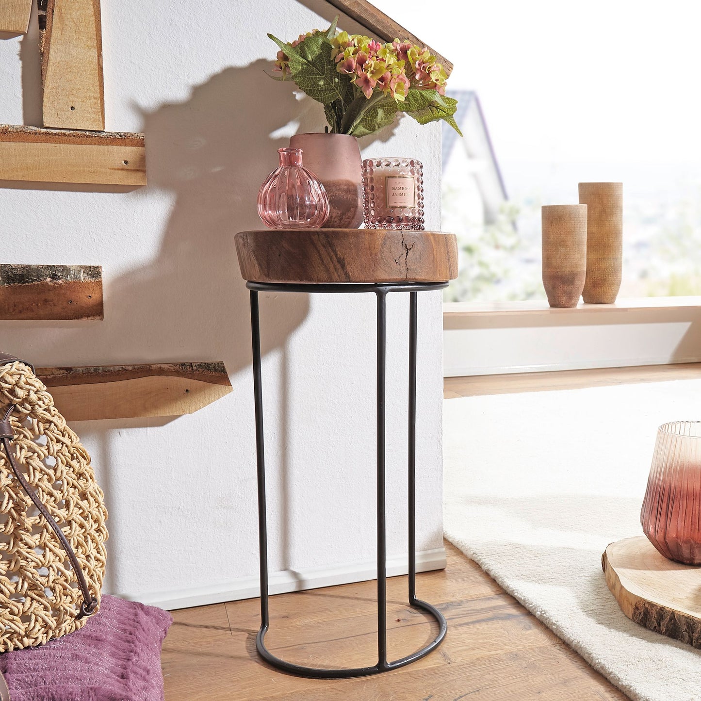 Beistelltisch AKOLA Massiv Holz Sheesham Wohnzimmer Tisch Metallbeine Landhaus Stil Baumstamm Form Echt Holz Natur