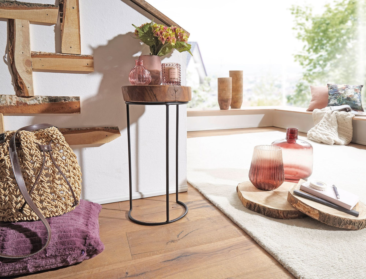 Beistelltisch AKOLA Massiv Holz Sheesham Wohnzimmer Tisch Metallbeine Landhaus Stil Baumstamm Form Echt Holz Natur