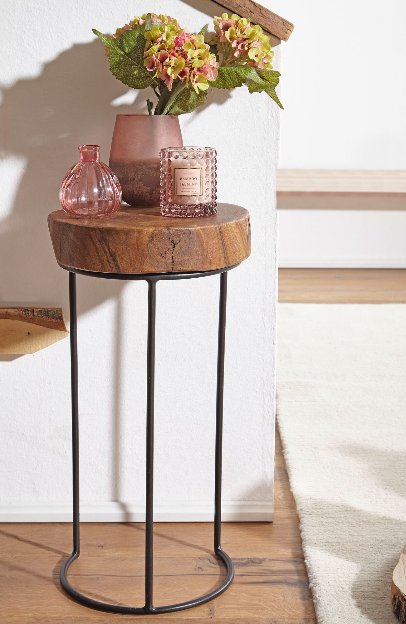 Beistelltisch AKOLA Massiv Holz Sheesham Wohnzimmer Tisch Metallbeine Landhaus Stil Baumstamm Form Echt Holz Natur