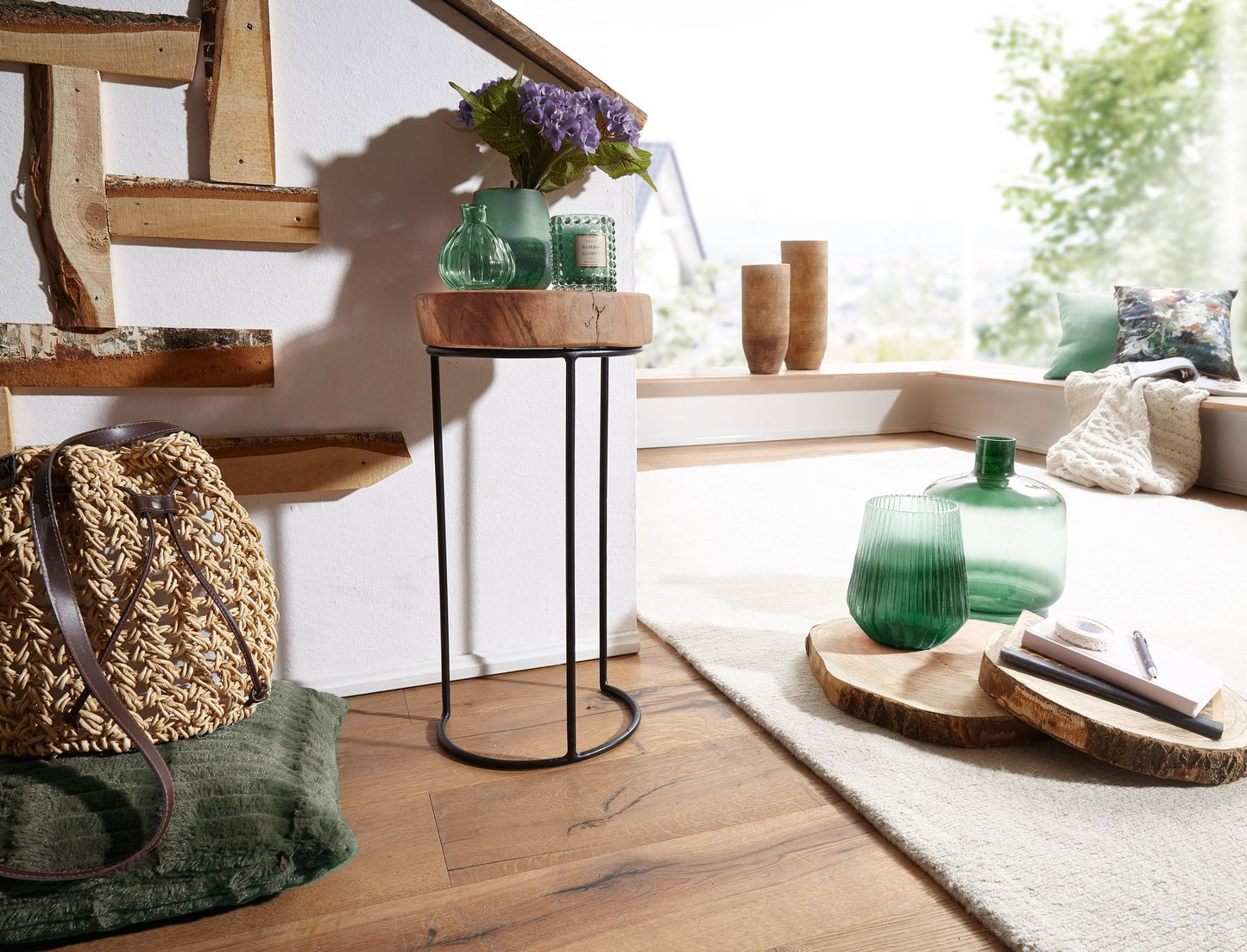 Beistelltisch AKOLA Massiv Holz Akazie Wohnzimmer Tisch Metallbeine Landhaus Stil Baumstamm Form Echt Holz Natur