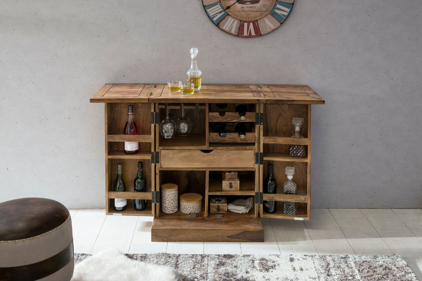 Hausbar LUCCA Sheesham Massivholz 65 mal 91 mal 50 cm Weinbar ausklappbar Kleine Bar modern Barschrank mit Tueren Spirituosenschrank mit Aufbewahrung fuer Flaschen und Glaeser