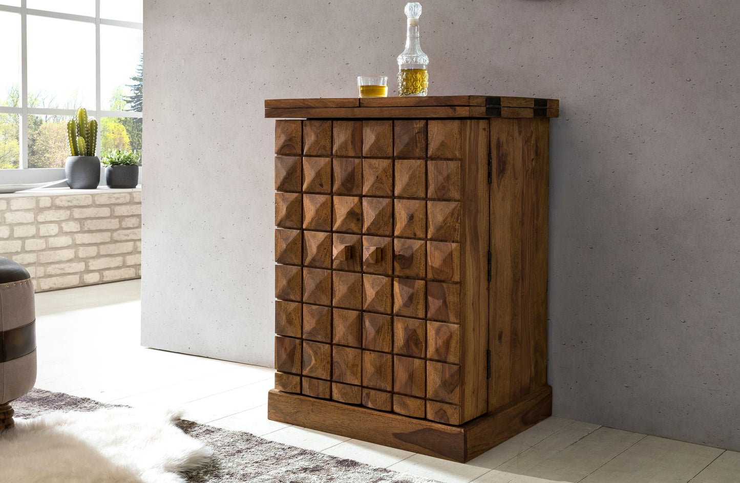 Hausbar LUCCA Sheesham Massivholz 65 mal 91 mal 50 cm Weinbar ausklappbar Kleine Bar modern Barschrank mit Tueren Spirituosenschrank mit Aufbewahrung fuer Flaschen und Glaeser