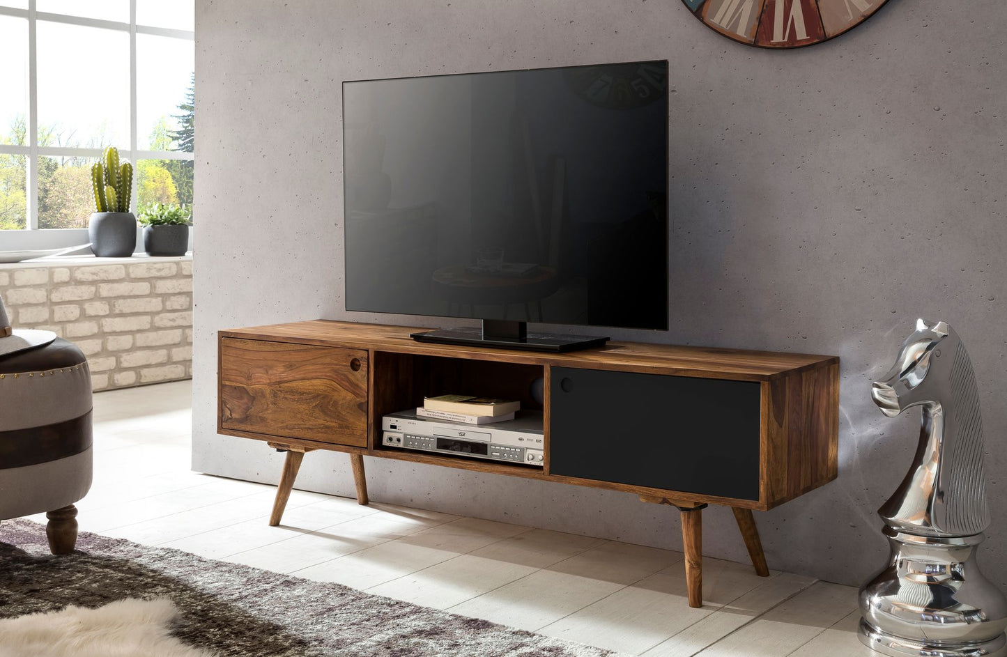 TV Lowboard REPA 140 cm Massiv Holz Sheesham Landhaus 2 Tueren und Fach HiFi Regal braun schwarz 4 Fuesse Fernseher Kommode Vintage