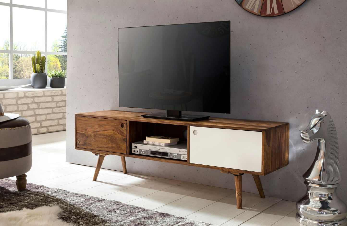 TV Lowboard REPA 140 cm Massiv Holz Sheesham Landhaus 2 Tueren und Fach HiFi Regal braun weiss 4 Fuesse Fernseher Kommode Vintage