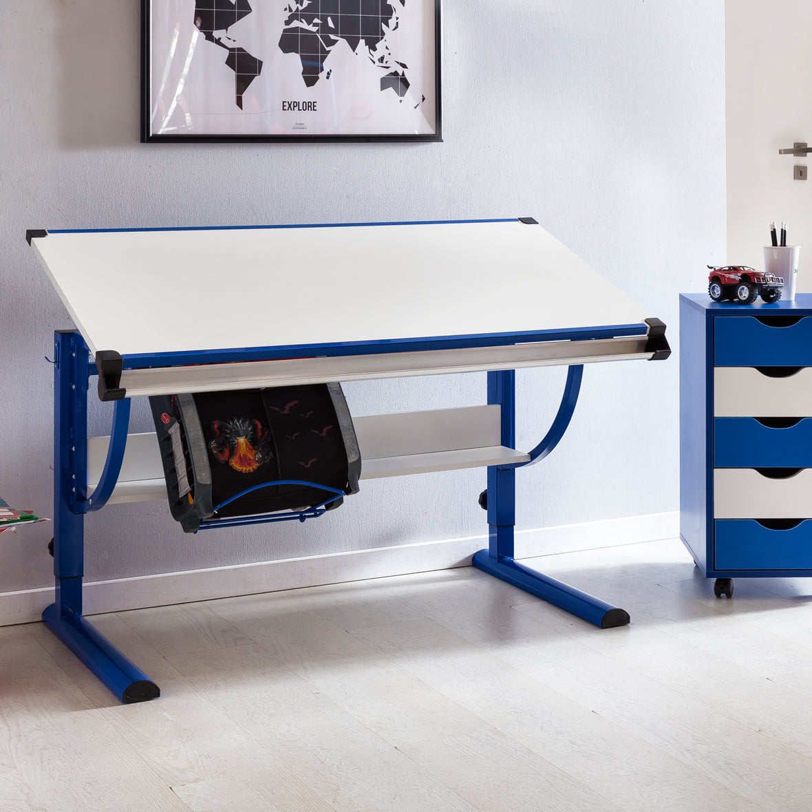 Design Kinderschreibtisch Holz 120 mal 60 cm blau weiss Jungen Schuelerschreibtisch neigungs verstellbar Schreibtisch Kinder hoehenverstellbar