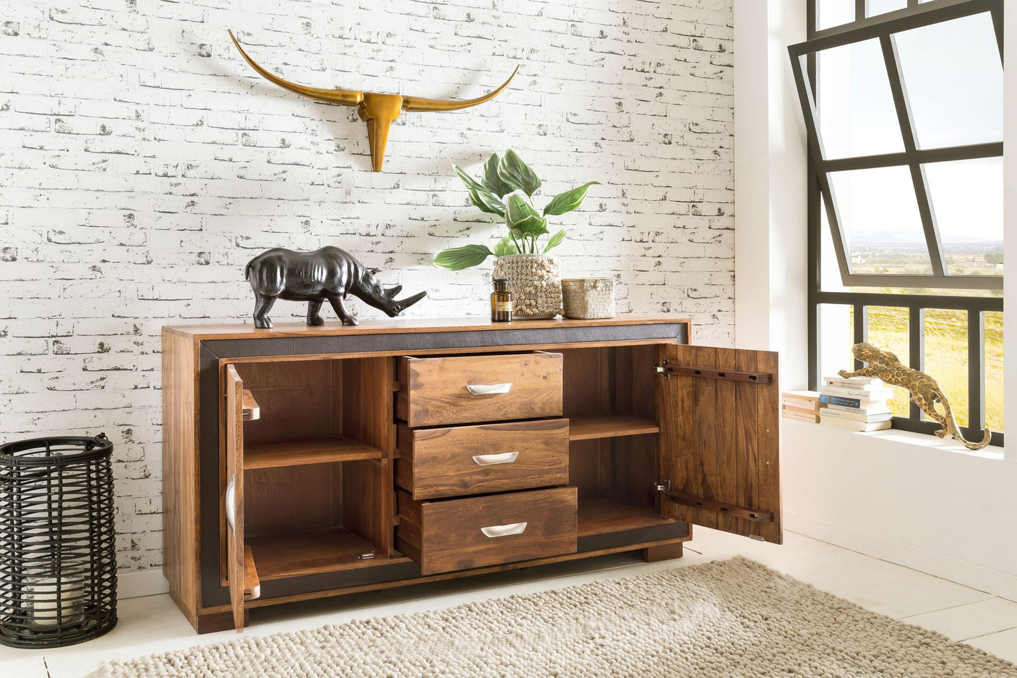 Design Sideboard Sheesham Massivholz mit Kunstleder 160 mal 44 mal 80 cm Anrichte im rustikalen Landhausstil Kommode mit Schubladen und Tueren