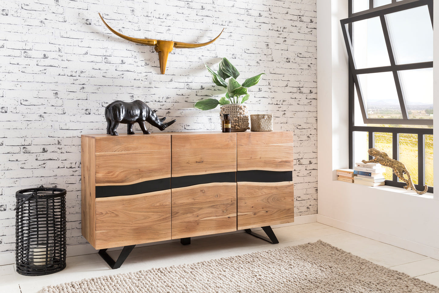 Sideboard 148 mal 85 mal 43 cm Massiv Holz Akazie Natur Baumkante Anrichte Landhaus Stil Highboard mit 3 Tueren Flur Schrank Kommode