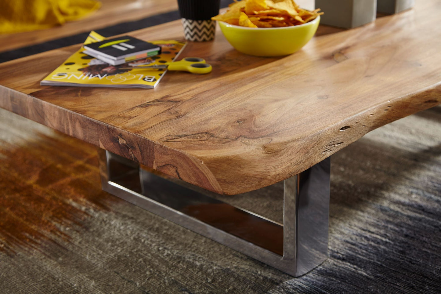 Couchtisch 115 mal 25 mal 58 cm Akazie Massiv Holz Metallgestell gross Baumstamm Wohnzimmertisch Massivholz Braun Baumkante Sofatisch Landhaus Holztisch Tisch Wohnzimmer Stubentisch