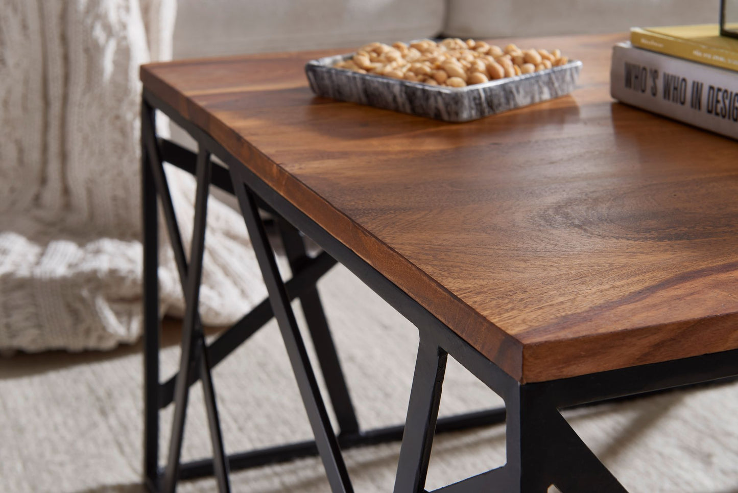 Couchtisch BAKAL 60 mal 35 mal 60 cm Sheesham Massivholz Metall Sofatisch Design Wohnzimmertisch Industrial Style Stubentisch Braun Schwarz Designer Kaffeetisch massiv Tisch quadratisch